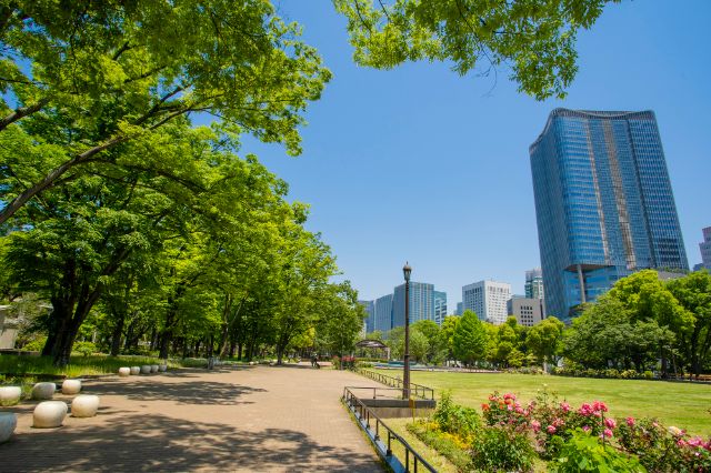  The Charm of Hibiya Park: An Urban Oasis in the Heart of Tokyo