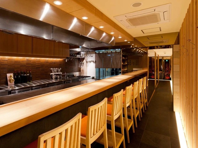 Fluffy okonomiyaki thanks to the magic of rice flour! Karasuma's Gluten-Free Teppanyaki