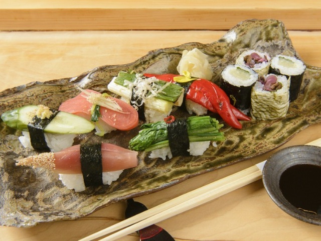Sushi dishes with a focus on the rich flavors of fresh wild fish and pesticide-free vegetables from Kyoto