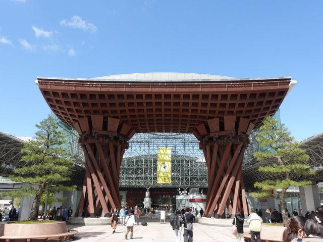 [Day 1] Enjoying Gourmet Food on a 2-Day Trip in Kanazawa, Where Old Townscapes Remain
