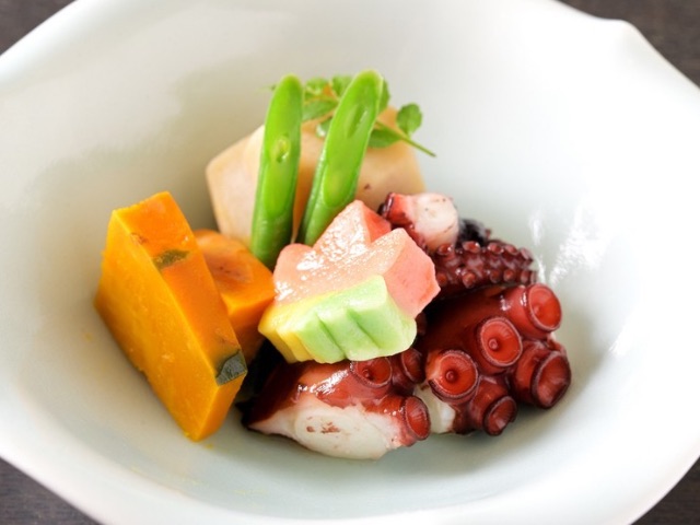 在古民房風格的沉靜店內，享用多種手工家常菜 