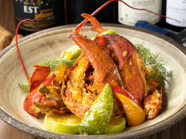 在休閒的空間盡享融合西餐和日式餐點的料理 