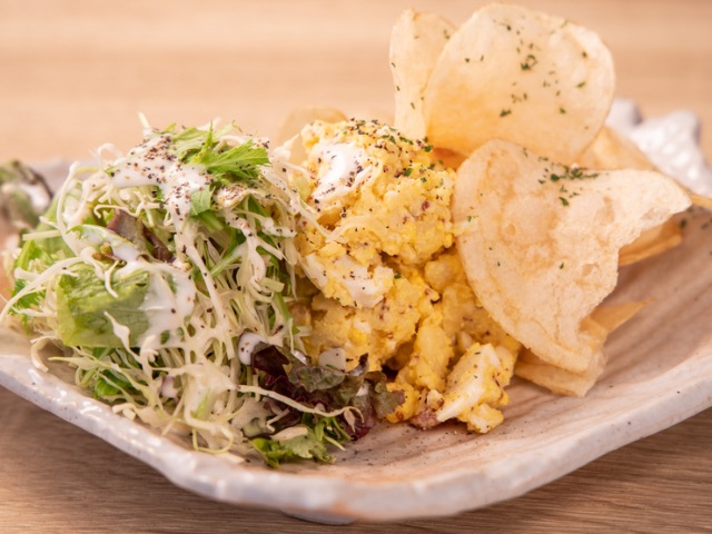 簡單又美味的酒餚一應俱全，最適合小酌 