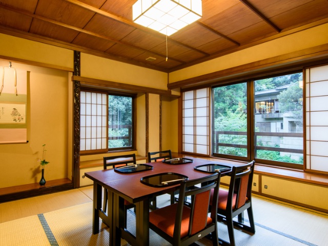 Celebrating the Shinkansen line extension! 5 restaurants where guests can enjoy delicious Hokuriku gourmet food, which are must-visits when riding the Hokuriku Shinkansen / Ishikawa