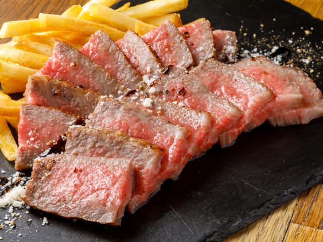 一家食材與調料皆為熏製的特色煙熏餐吧 