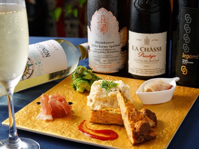 享用正宗義大利料理搭配各色葡萄酒的美味 