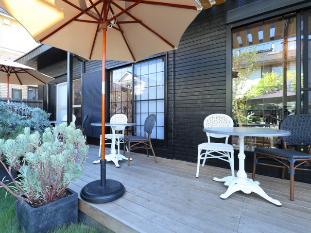 An art gallery and café in a renovated old home