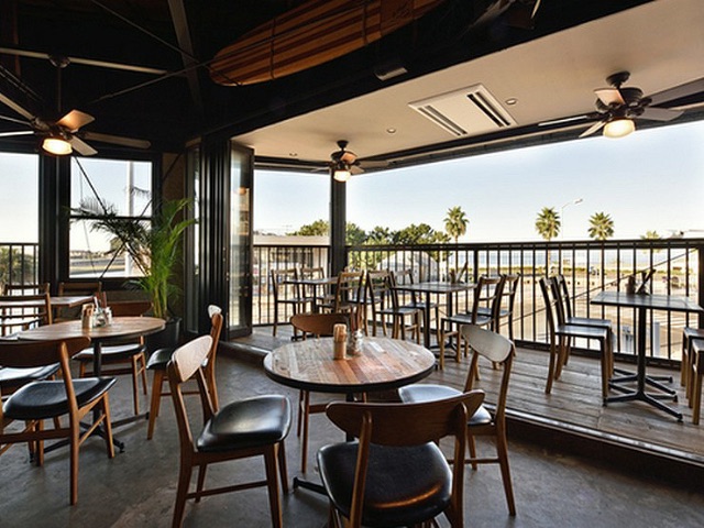 Enjoy the taste of Waikiki in a great location overlooking Enoshima Island