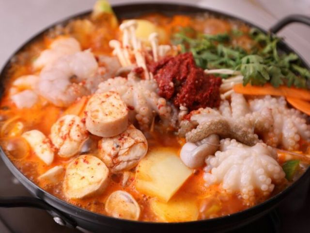 Shin-Okubo Kankoku Yokocho Hongdaepocha