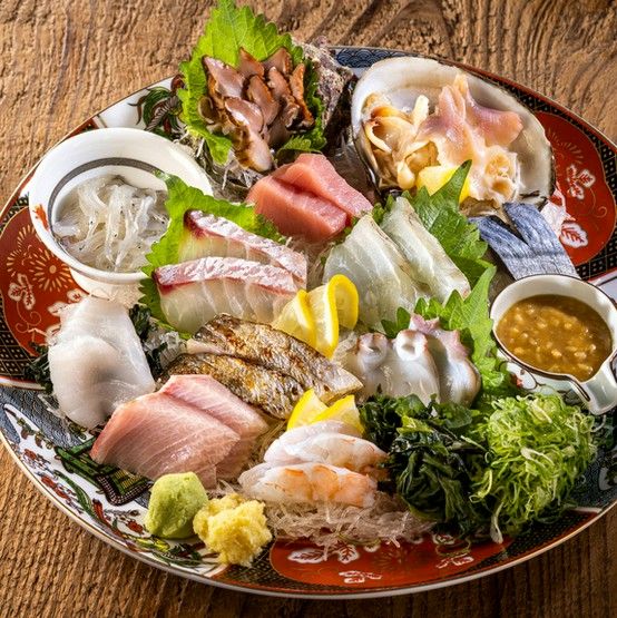 어부 마을을 방문한 기분으로, 여기서만 맛볼 수 있는 생선 요리를 즐겨보세요.