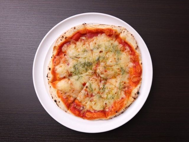 在這個時尚的都市綠洲中享受精緻的意大利美食,注重細節。