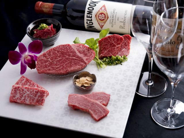 Enjoy aged meat finished with a unique aging method