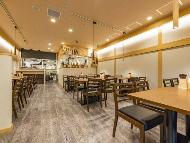 使用宮崎縣產「霧島雞」的雞料理與九州的酒共嚐