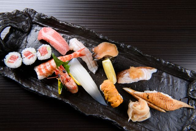 Enjoy seasonal vegetables and fish in an adult atmosphere unique to a wholesaler's direct store