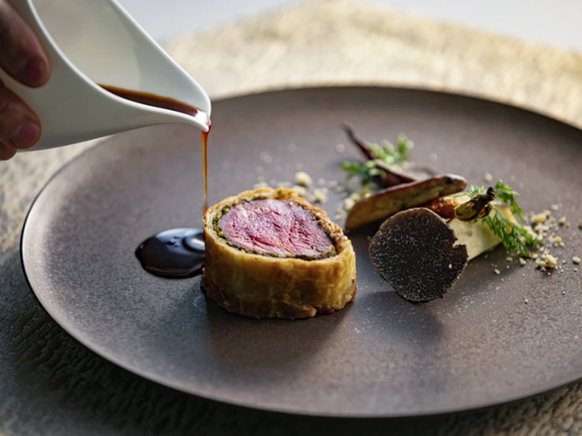 享受以京都食材為焦點的創新法國料理。感受五感共鳴的時刻