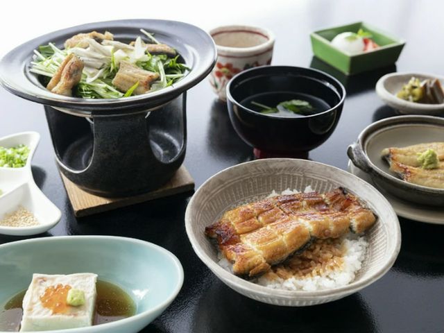 Enjoy the specialty eel of Mishima in a light kaiseki course without leaving anything out