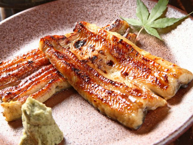 縣內吉田產的鰻魚、米飯和醬汁三位一體的芳醇味道