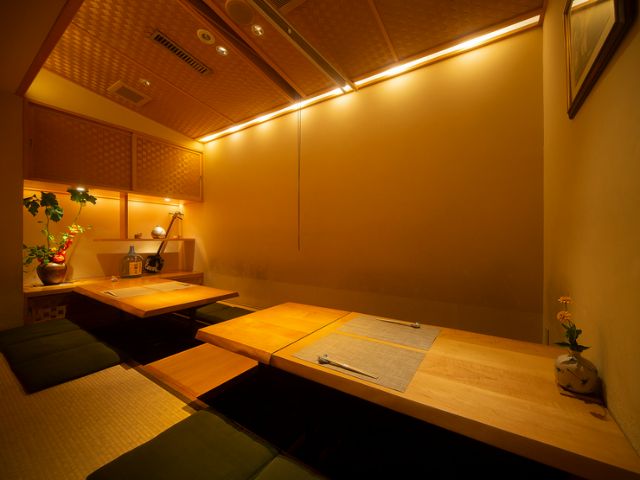 The essence of Japanese cuisine enjoyed with carefully selected sake and exquisite tableware