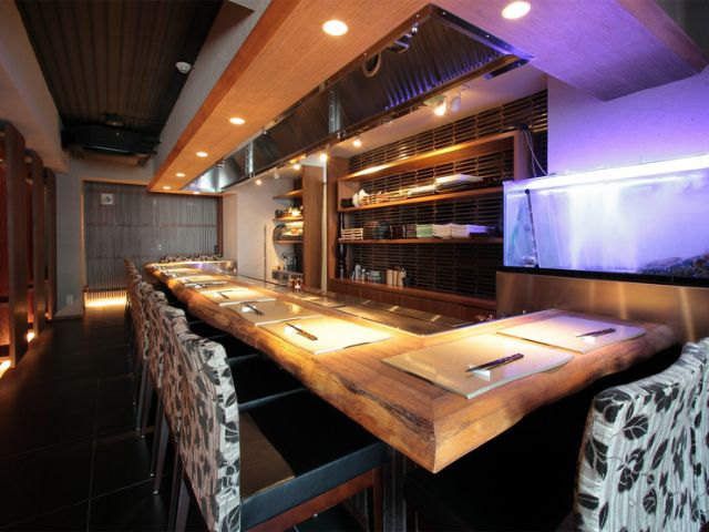 You can enjoy the authentic teppanyaki skills displayed right in front of you