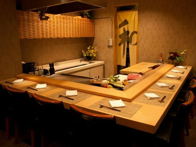 被達人廚師的鐵板燒技藝所吸引