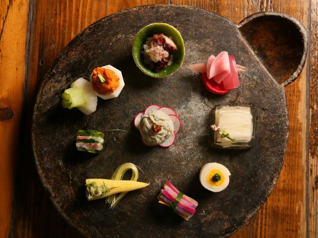 Enjoy Japanese with natural wines and a variety of arrangements