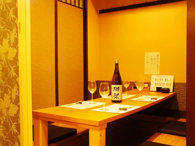 可以品嚐使用北海道產的高級食材製作的極上料理，完全個室的日本料理店