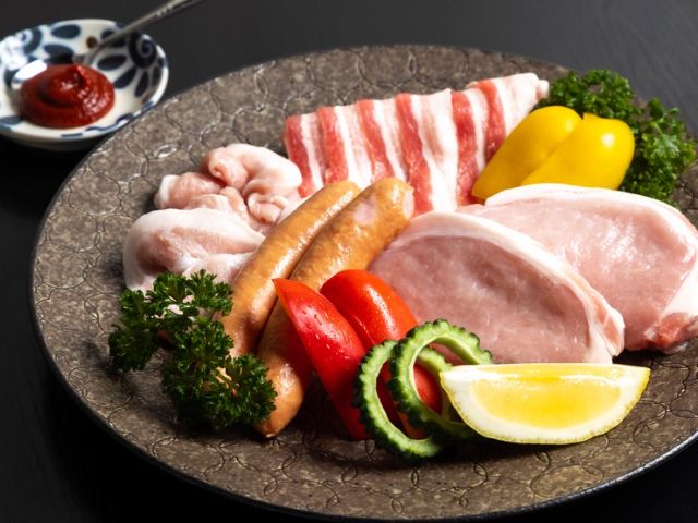 琉球在来猪“阿古”的拼盘,以独特的烤制风格