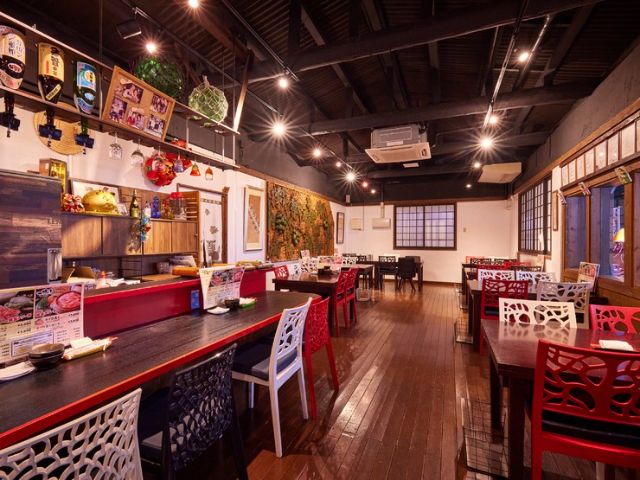 If you want to eat Agu pork, try it with shabu-shabu (boiled meat slices)! A shabu-shabu (boiled meat slices) restaurant in Okinawa