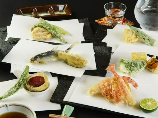 Kyoto-style tempura (fried seafood and vegetables) perfected through training at renowned restaurants. Enjoy it freshly fried as a course or à la carte.