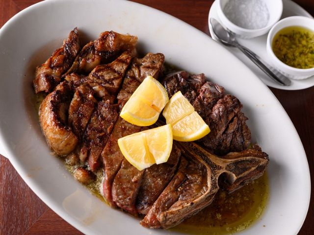 A trattoria where you can enjoy regional dishes from various parts of Italy, including Tuscany