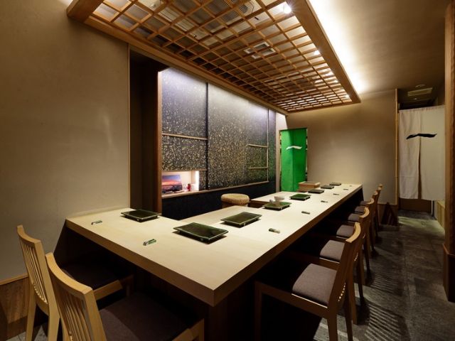 在僅有8個座位的高級空間中，盡情享受江戶前壽司