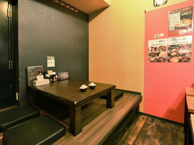 英語対応もOK、旨みとコラーゲンたっぷりの拉麵が自慢