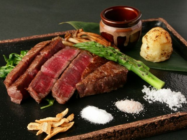 輕鬆享受鹿兒島縣產黑毛和牛的鐵板燒牛排