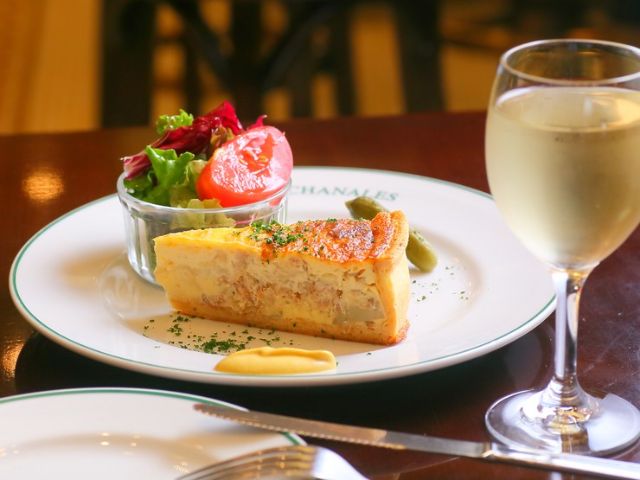 A genuine French restaurant and cafe with an atmosphere that makes you feel like you're in Paris