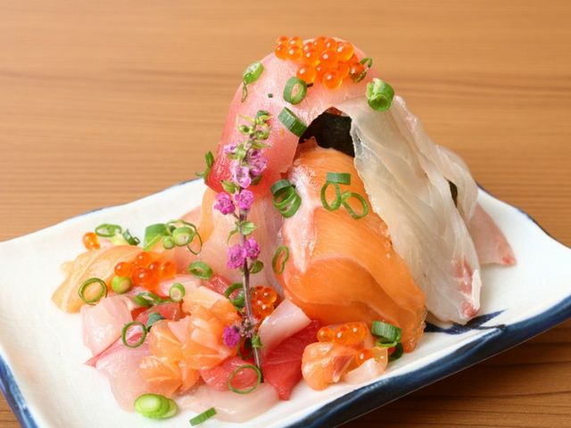 预算5000日元以下就能品尝到的新鲜海鲜料理的大阪居酒屋｜大阪