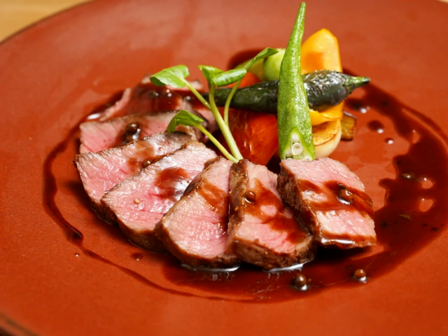 Sophisticated Italian fused with Japanese taste. A popular spot with an all-you-can-drink course.