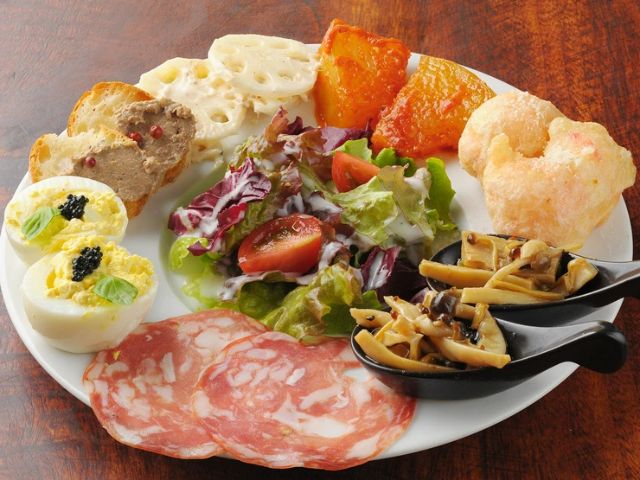 也非常適合搭配葡萄酒的創意料理。令人放鬆的義大利料理和法國料理