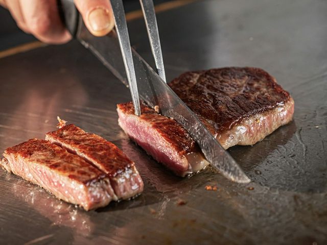 Enjoy the fusion of Japanese and teppanyaki, and Korean cuisine in the charming Gion