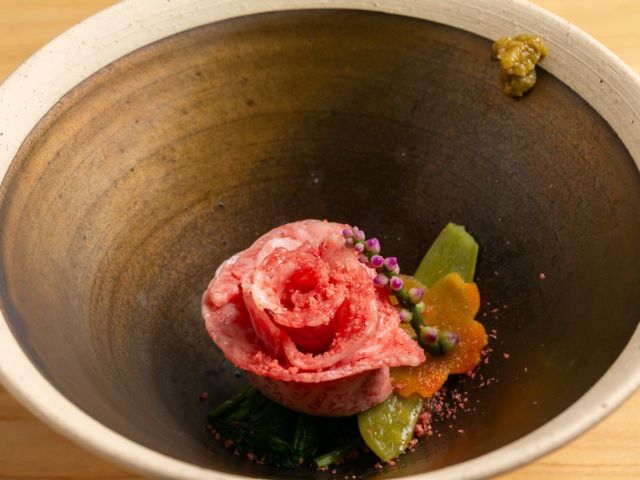 Luxuriously enjoy premium Oita Wagyu with 'Yakiniku without grilling' served all at once