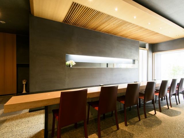 Enjoy the signature dishes of a long-established Japanese restaurant that has been loved by gourmets for over 150 years