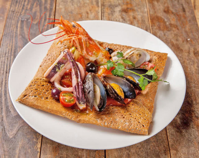 15.Grand Breton Cafe