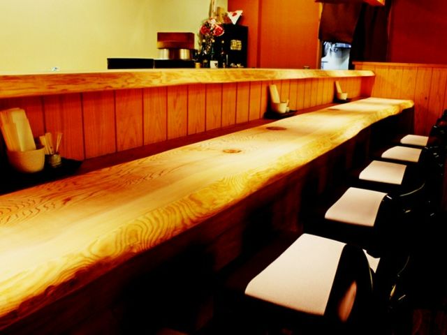 隐秘的氛围也很有魅力,充满香川时令食材的日本料理让人垂涎欲滴