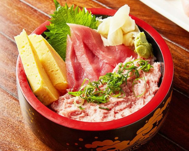 The menu is diverse, ranging from rice bowls made with the freshest fish of the day to Western dishes.