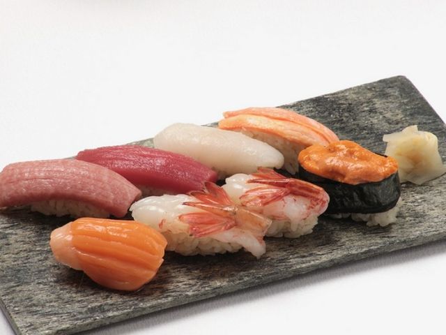 尽情品尝北海道的美味寿司和日本料理