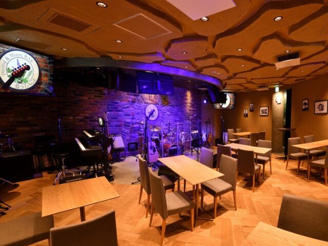 Dining & Music BAR ONSTAGE floor