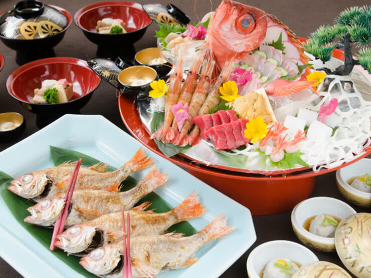 享受金泽蟹和加贺料理