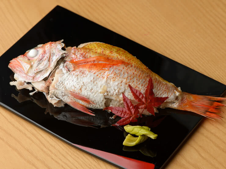 享受金泽蟹和加贺料理