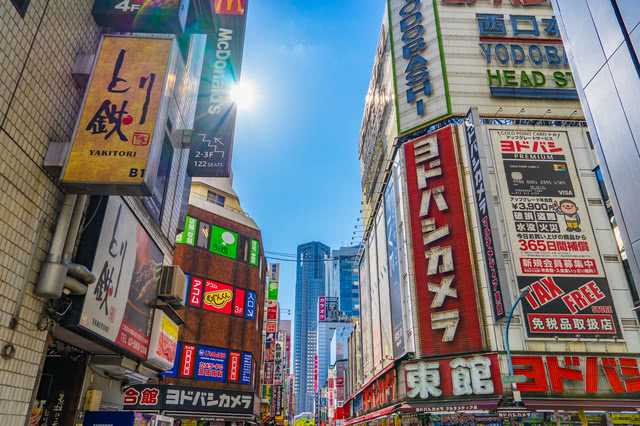 在新宿站西出口附近购买家用电器