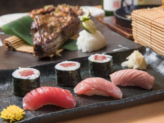 本鲔炉端剧场鱼岛屋久茂地总店(县厅前)
