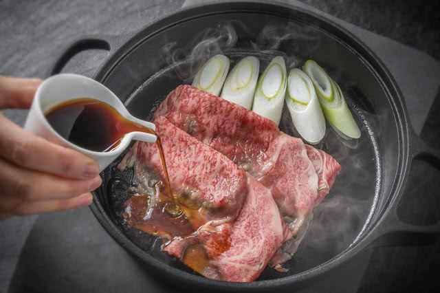 寿喜烧:如何制作,如何食用,以及在东京品尝的最佳地点